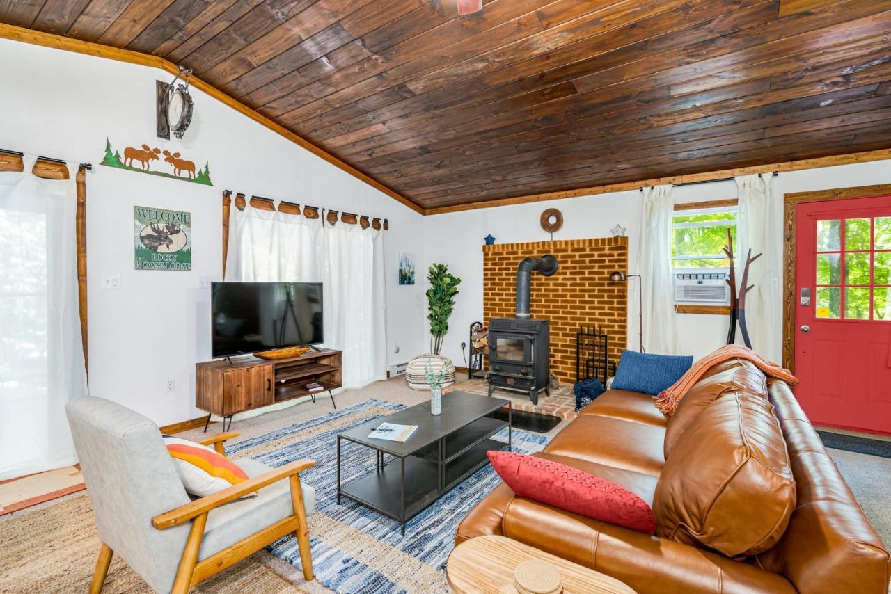 Secluded W Hot Tub, Fire Pit, Deck & Updated Wifi Great Cacapon Exterior photo