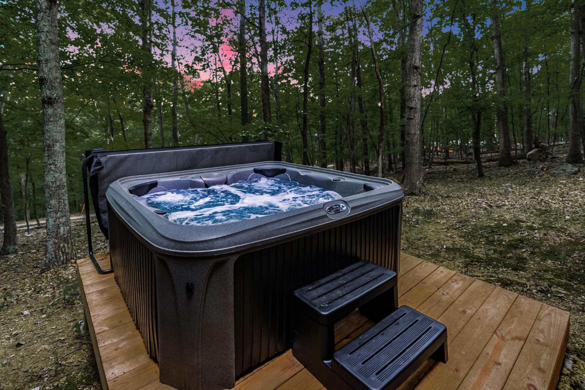 Secluded W Hot Tub, Fire Pit, Deck & Updated Wifi Great Cacapon Exterior photo