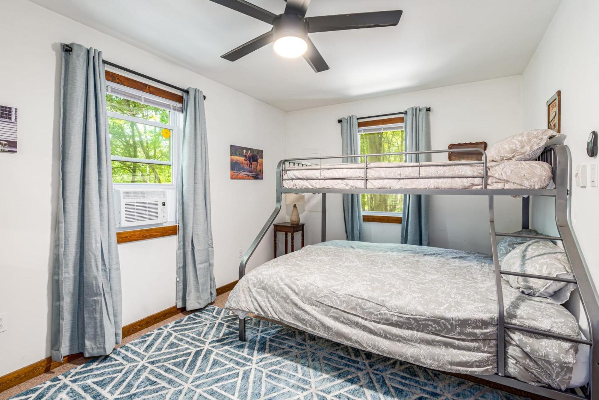 Secluded W Hot Tub, Fire Pit, Deck & Updated Wifi Great Cacapon Exterior photo